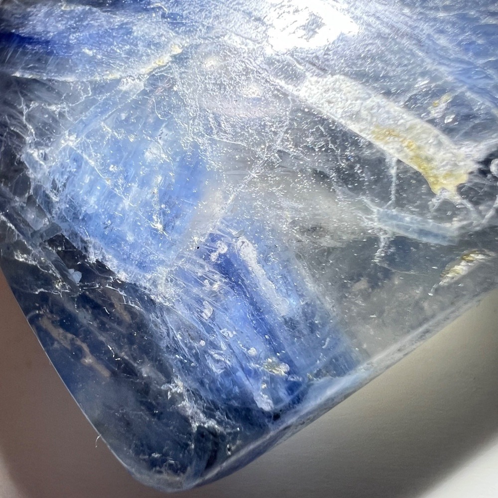 Kyanite‎ Crystal Heart Carving (#9) - Picture 4 of 10